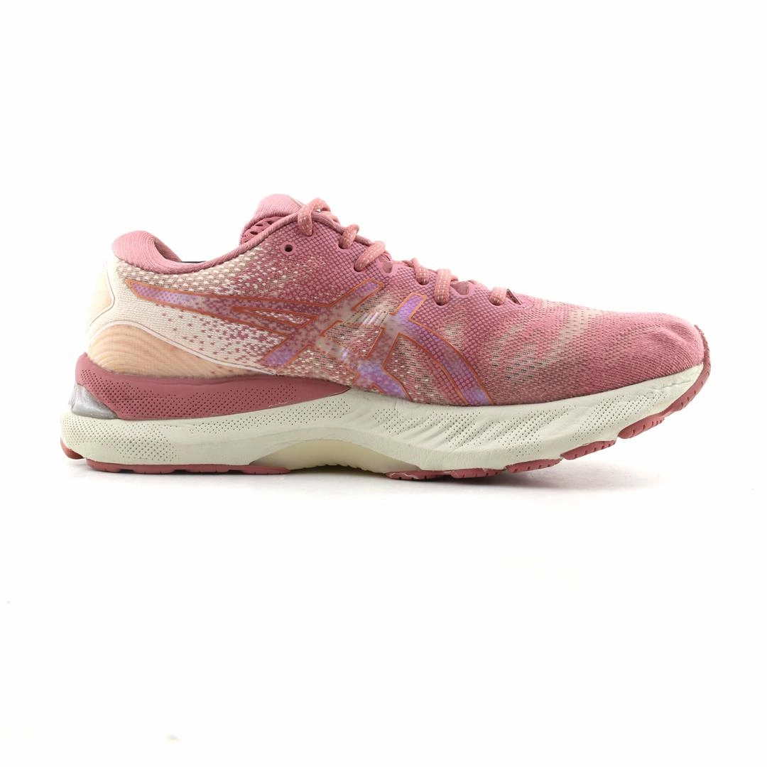ASICS GEL NIMBUS 23 lightweight athletic shoe visuals