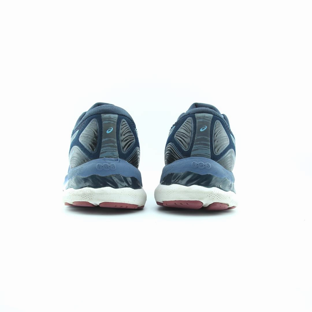 ASICS GEL NIMBUS 23 performance running shoe photos