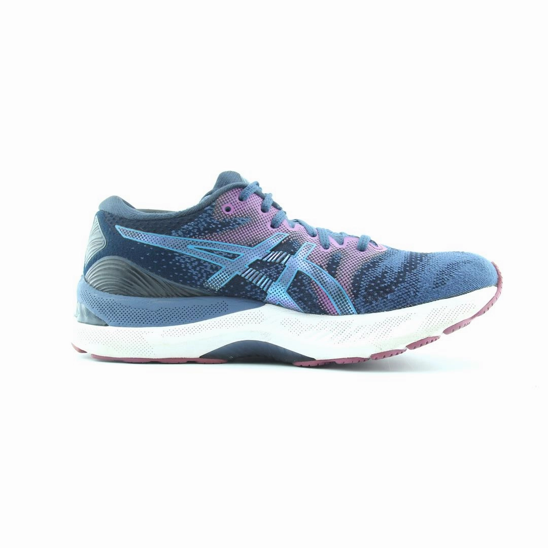 ASICS GEL NIMBUS 23 performance running shoe photos