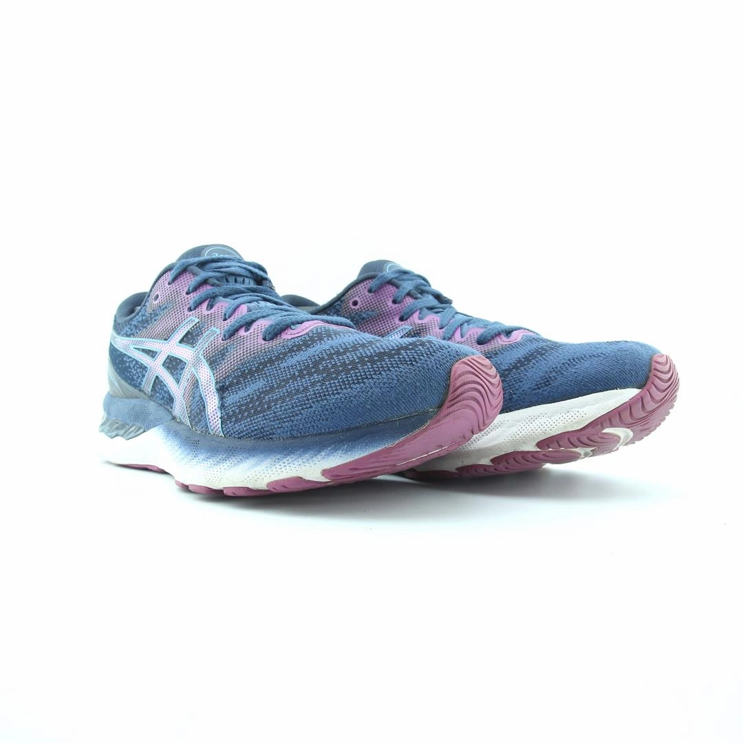 ASICS GEL NIMBUS 23 performance running shoe photos