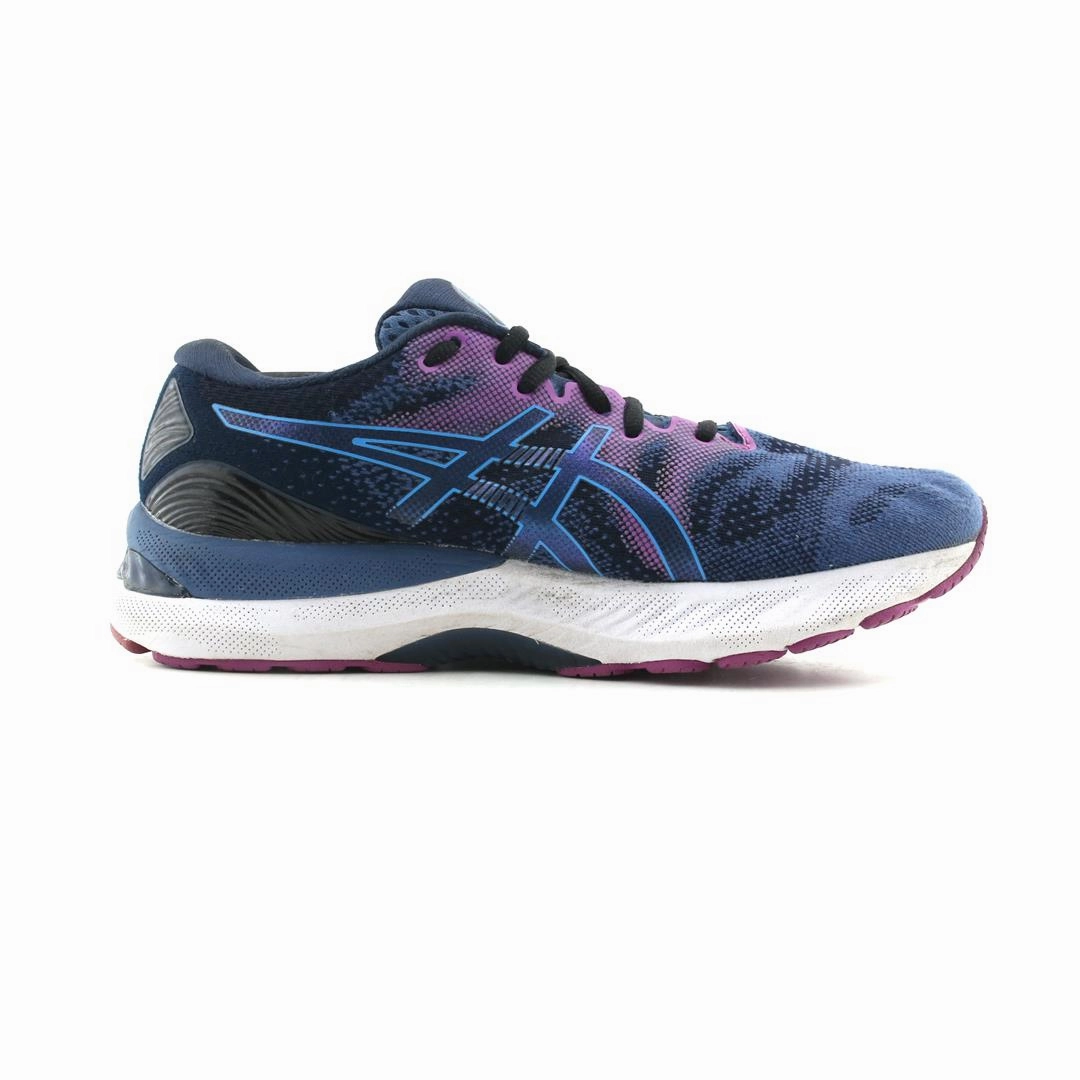 ASICS GEL-NIMBUS 23 sporty Asics footwear images