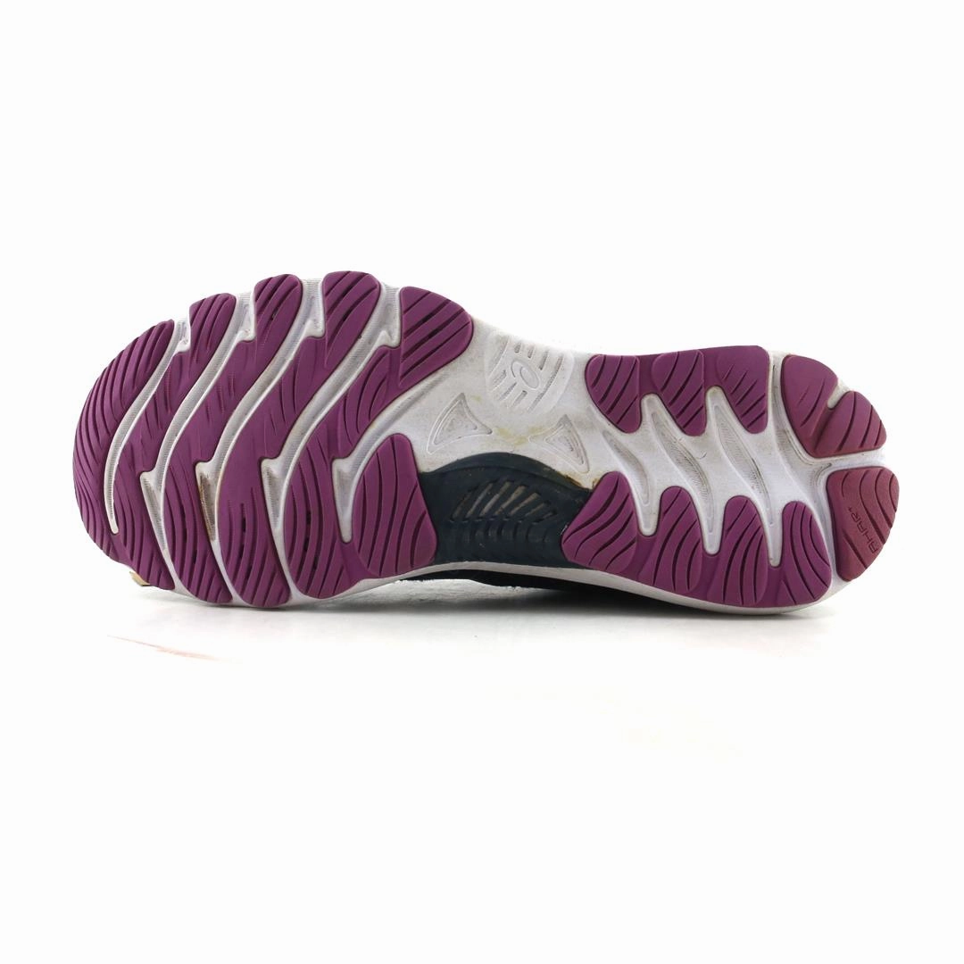 ASICS GEL-NIMBUS 23 sporty Asics footwear images
