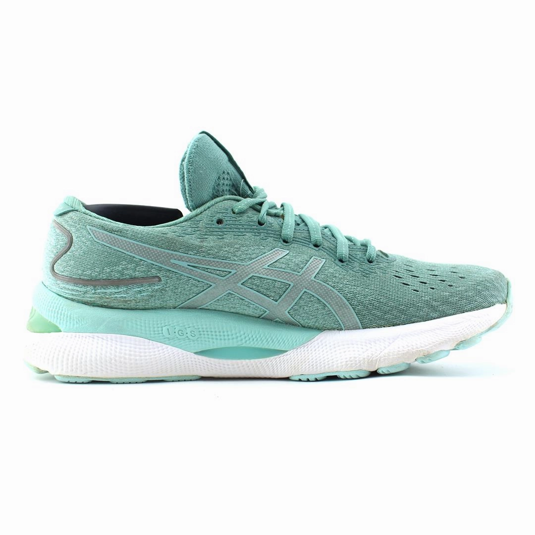 ASICS GEL-NIMBUS 24 sporty Asics footwear images