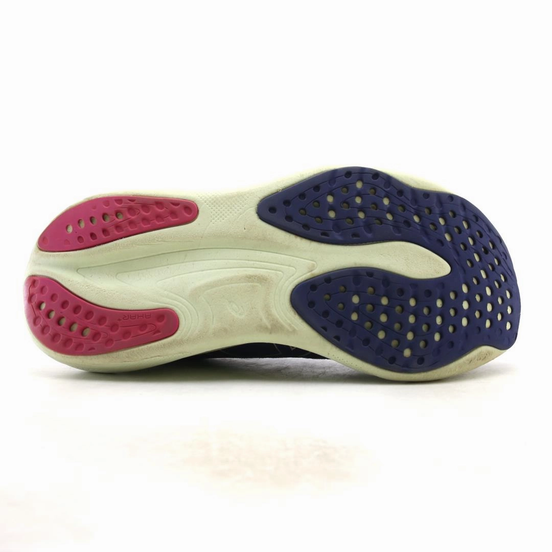 ASICS GEL NIMBUS 25 performance running shoe photos