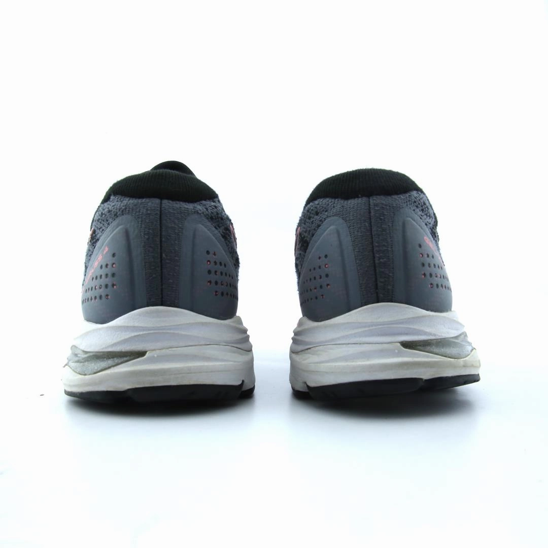 ASICS GEL-ZIRUSS 4 lightweight athletic shoe visuals
