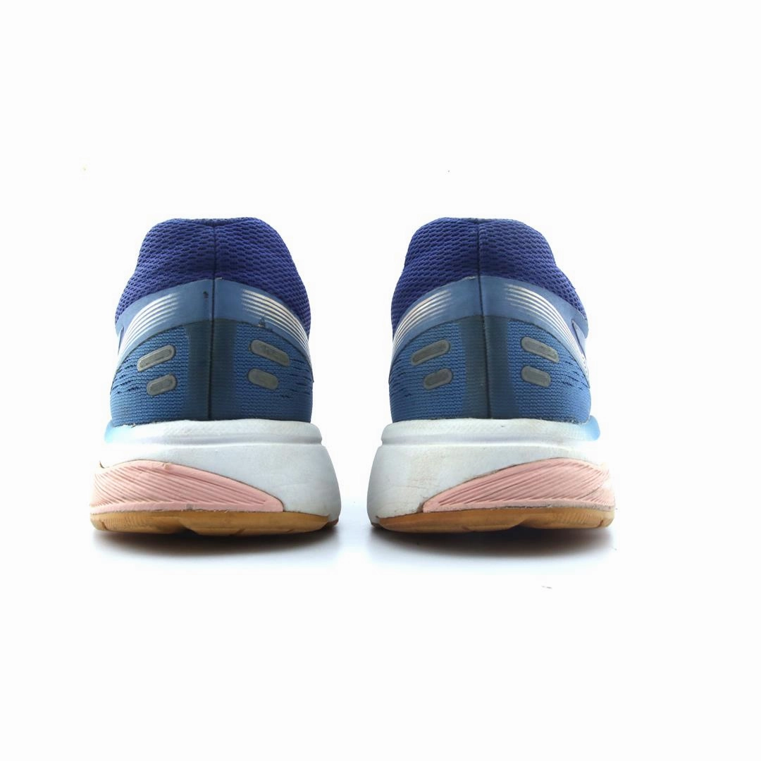 ASICS GT-1000 7 lightweight athletic shoe visuals