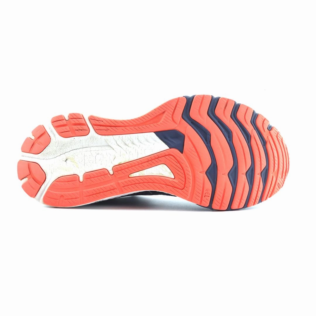 ASICS GT 2000 10 lightweight athletic shoe visuals