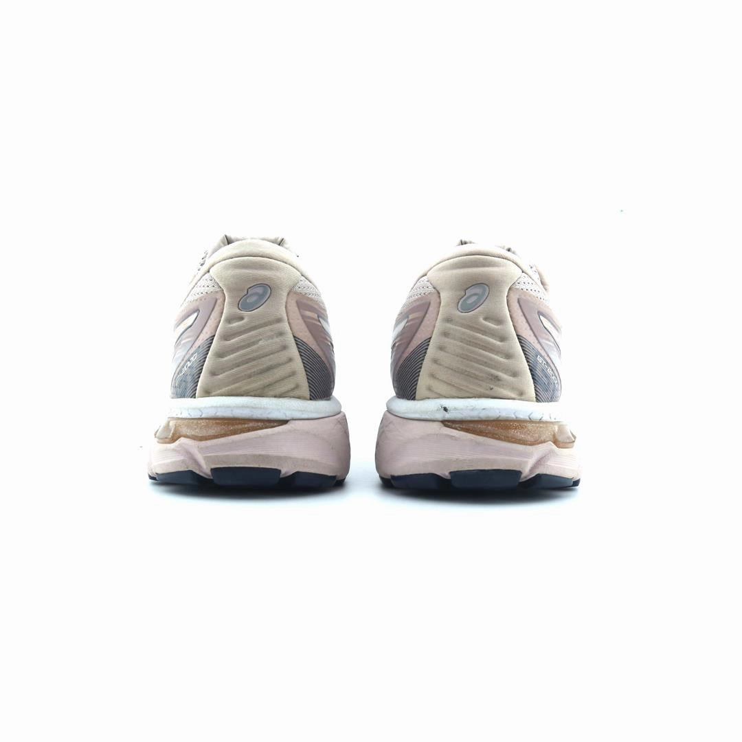 ASICS GT 2000 10 lightweight athletic shoe visuals