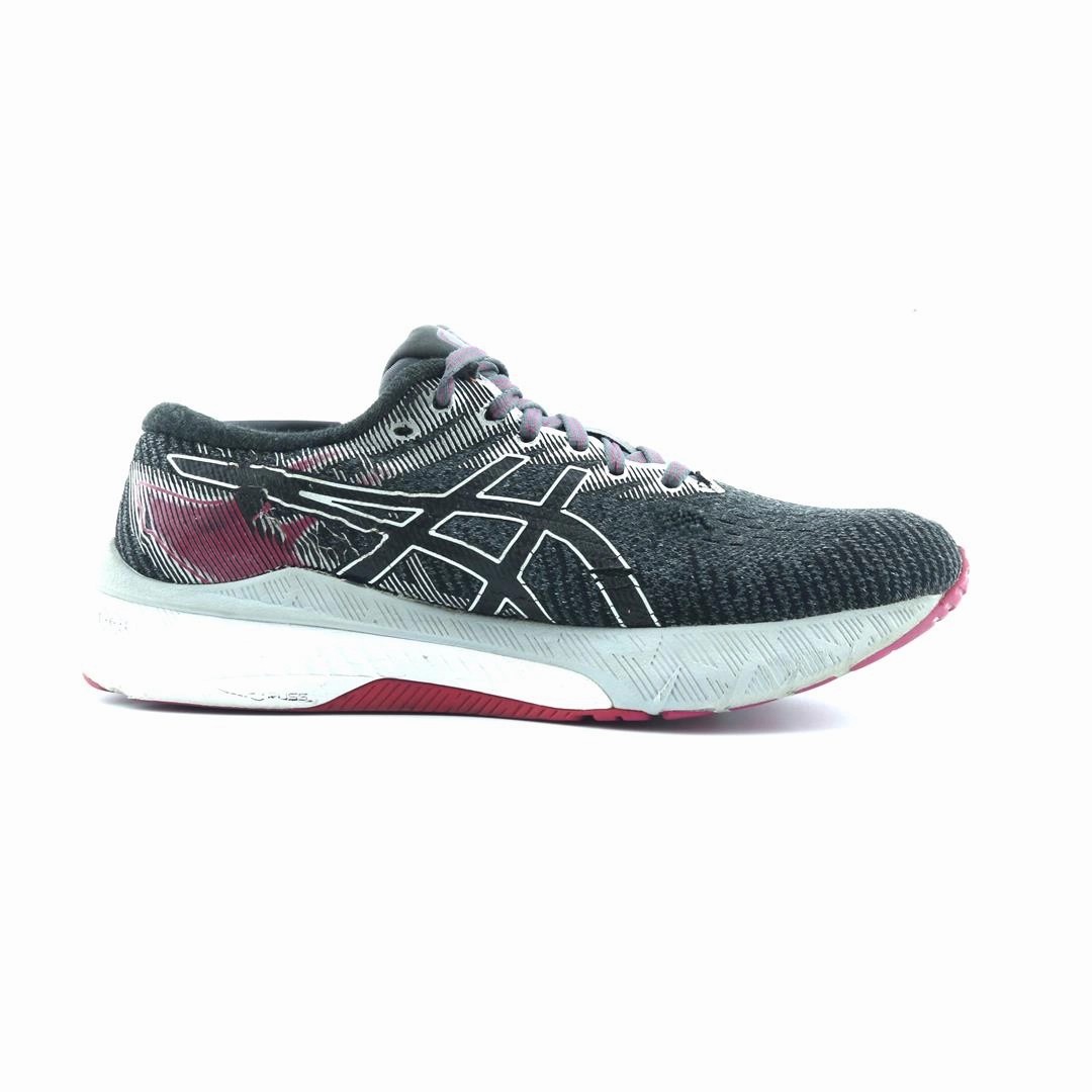 ASICS GT 2000 10 lightweight athletic shoe visuals