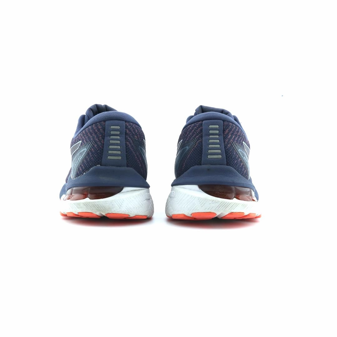ASICS GT 2000 10 lightweight athletic shoe visuals