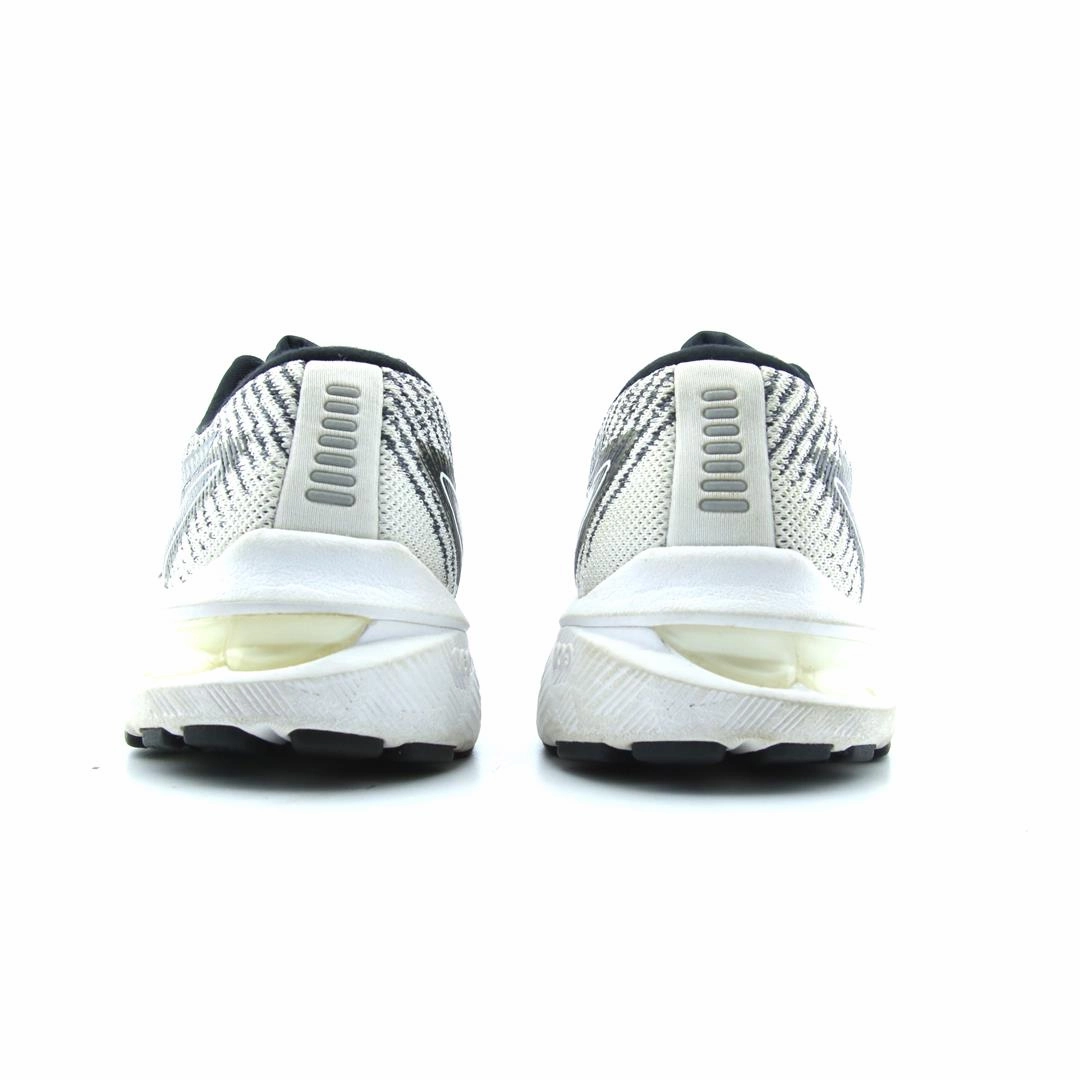 ASICS GT 2000 10 lightweight athletic shoe visuals