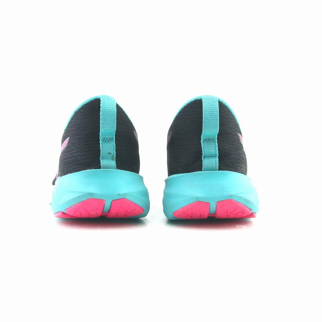 ASICS VERSABLAST 2 trainer shoe design snapshots