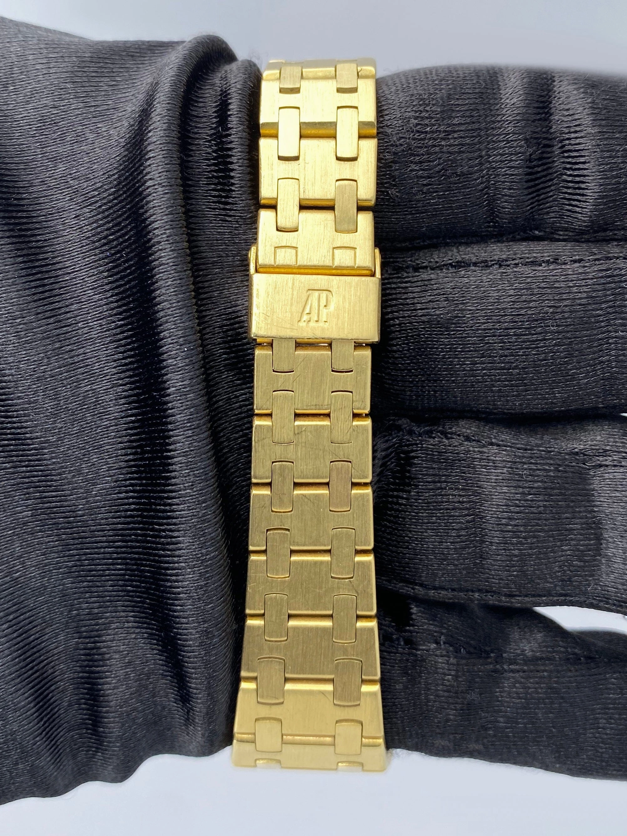 Audemars Piguet Royal Oak 6007BA 18K Yellow Gold Ladies Watch