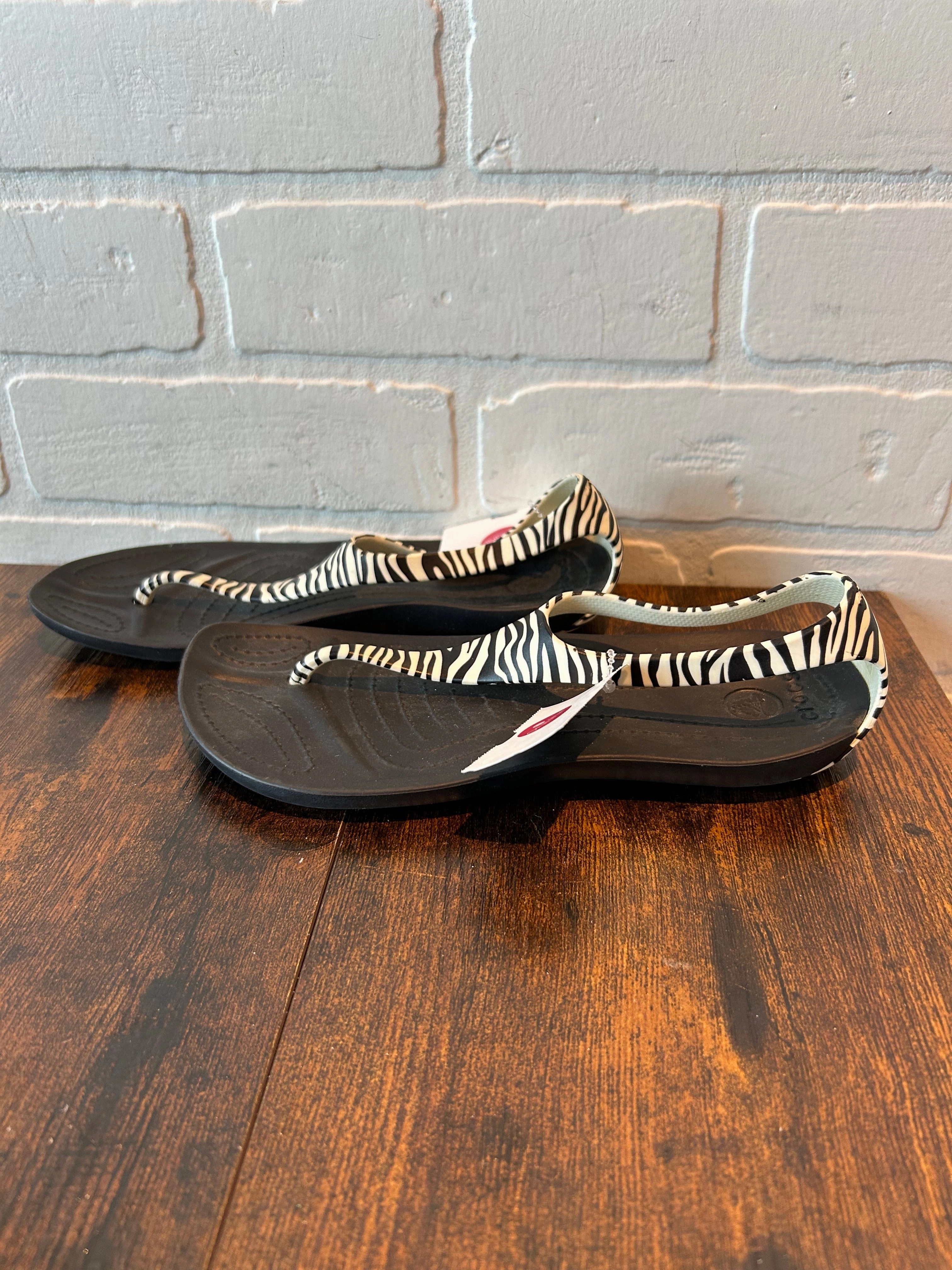 Black Sandals Flats Crocs, Size 5 Lightweight Clogs