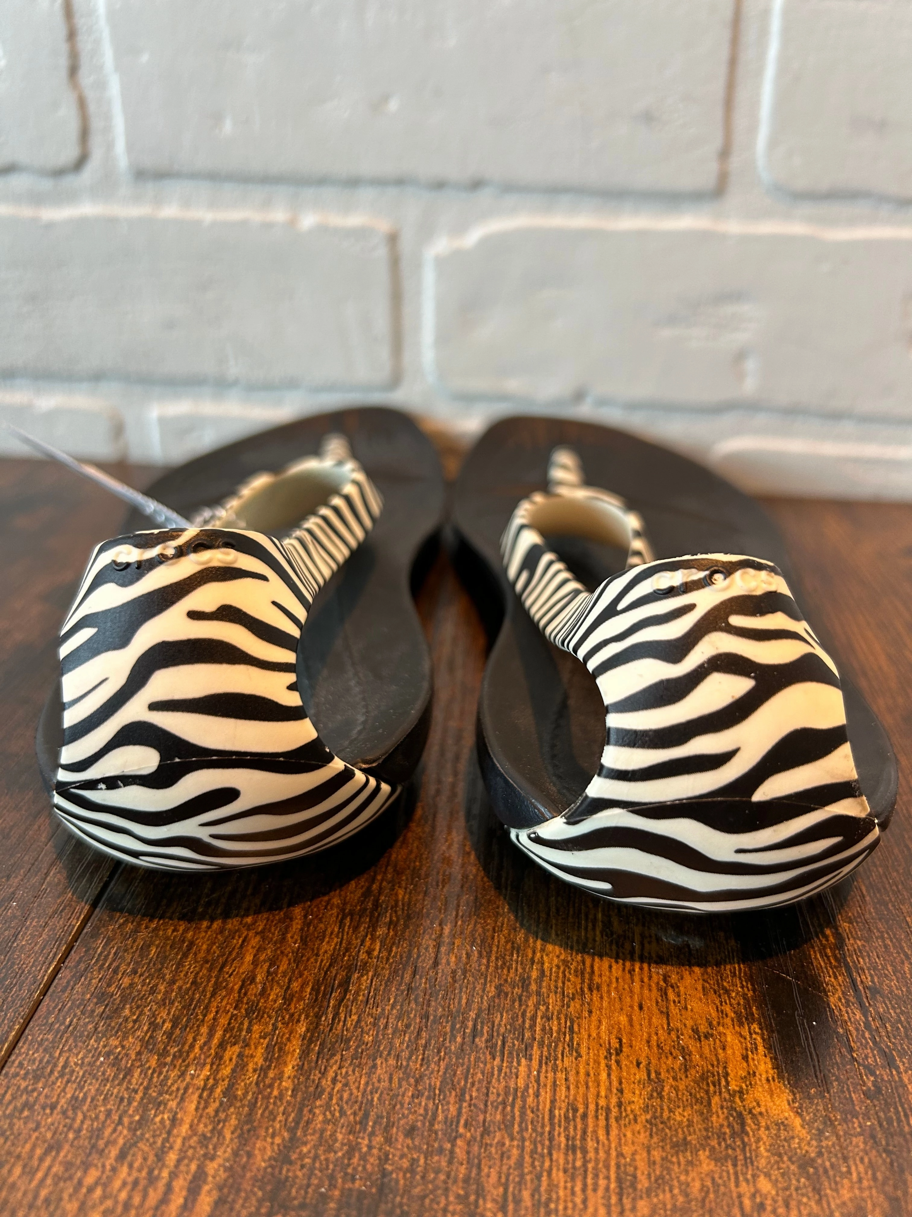 Black Sandals Flats Crocs, Size 5 Lightweight Clogs