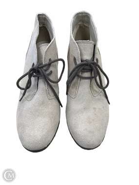 Boots Ankle Flats By Crocs In Beige, Size: 6.5 Crocs clogs with lightweight comfort