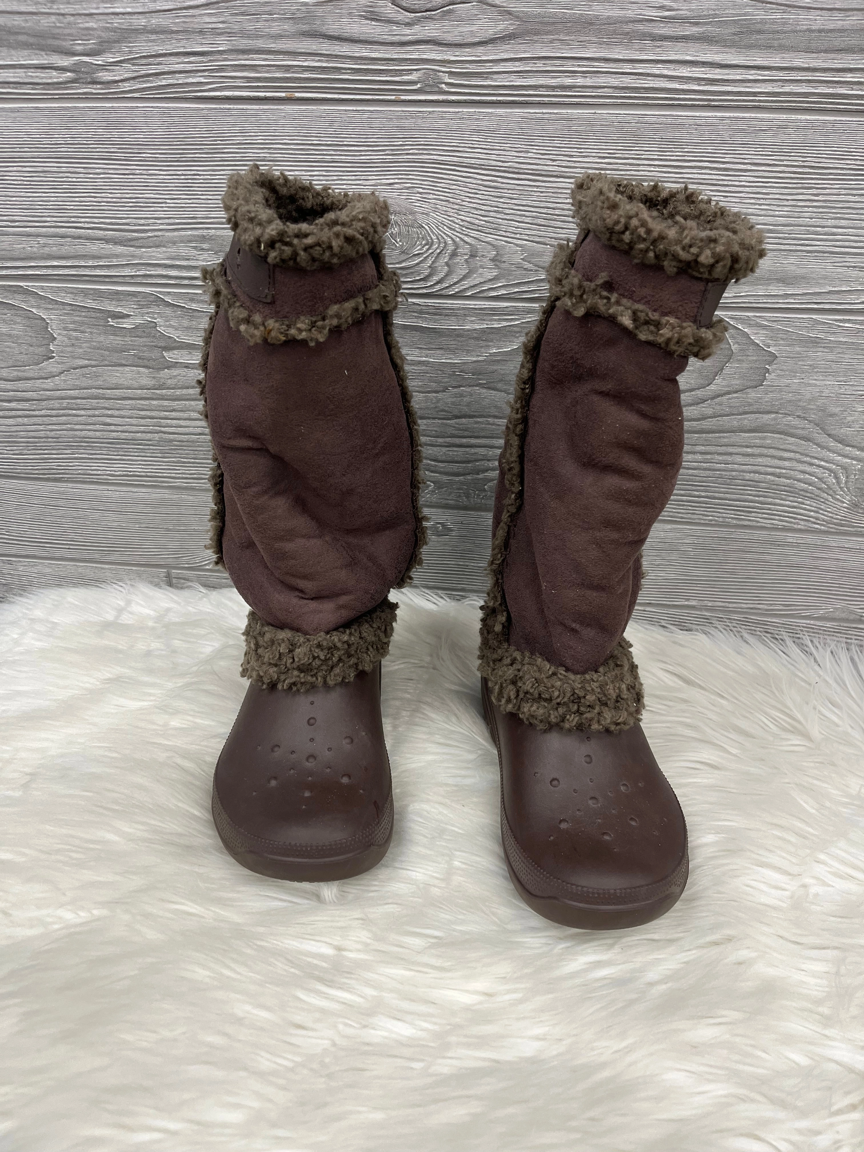 Boots Mid-calf Flats By Crocs In Brown, Size: 7 Crocs clogs with lightweight comfort