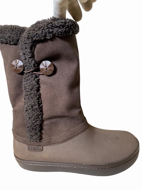 Boots Mid-calf Flats By Crocs In Brown, Size: 9 Crocs clogs with lightweight comfort