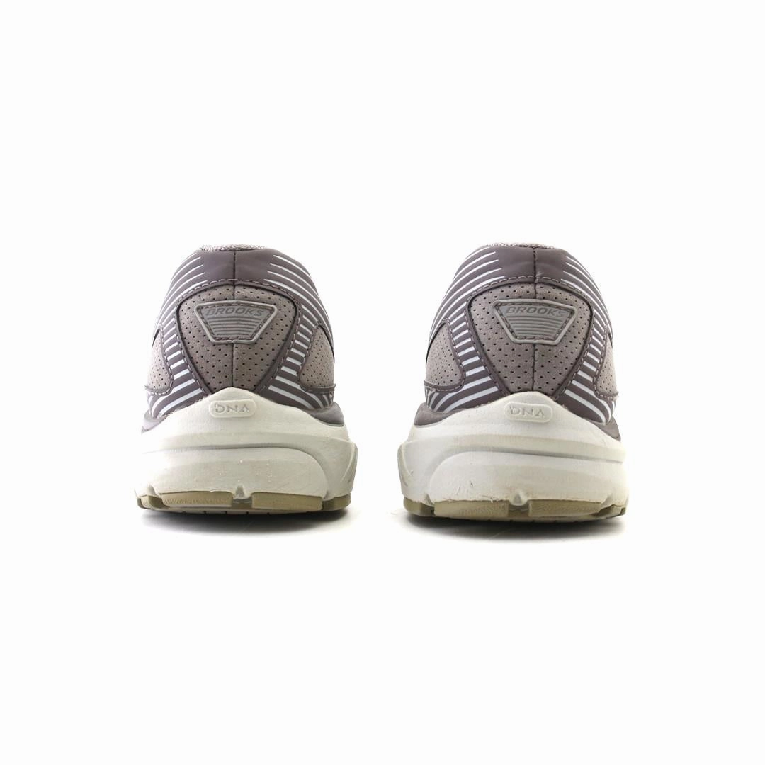 BROOKS ADDICTION WALKER 2 Brooks running footwear shots