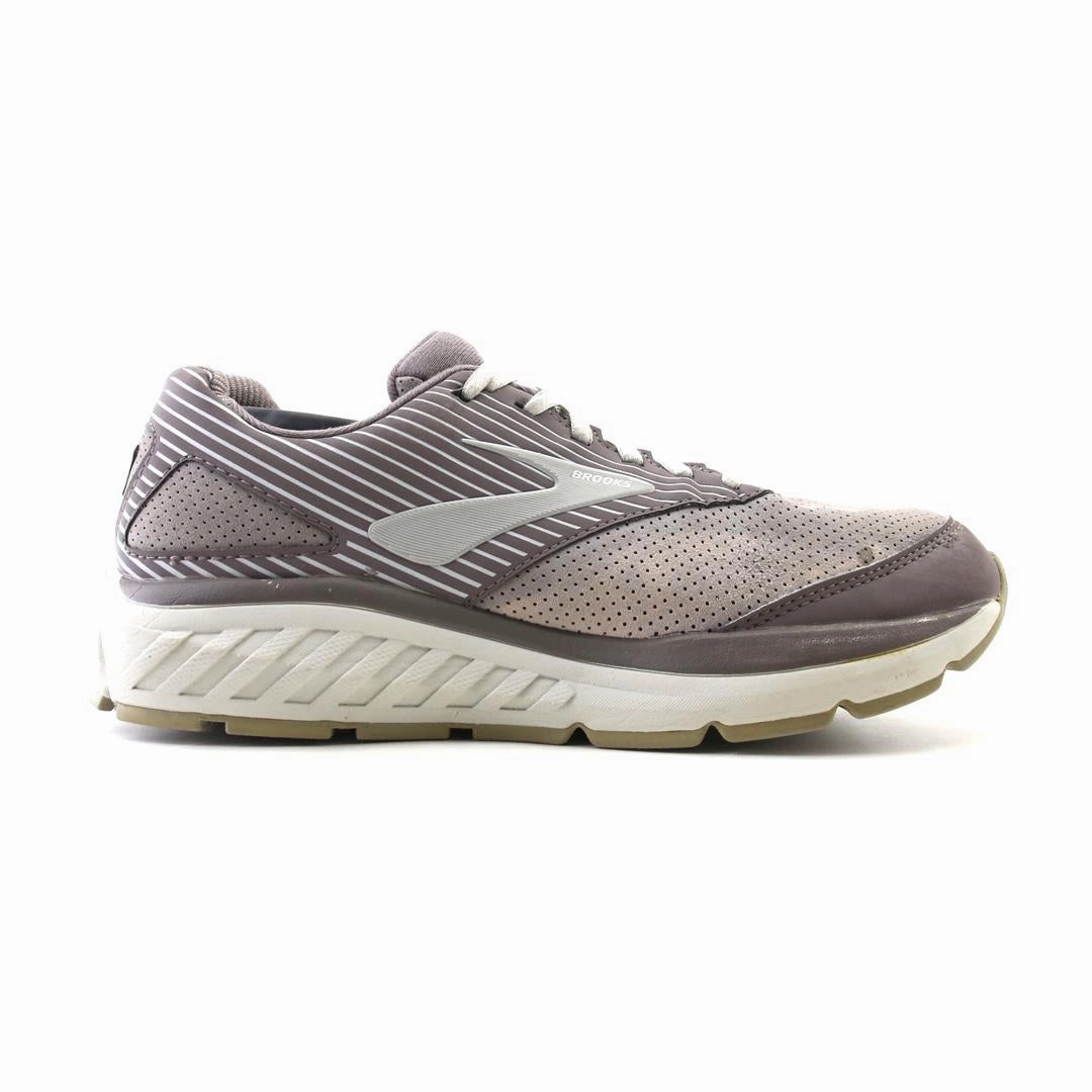 BROOKS ADDICTION WALKER 2 Brooks running footwear shots