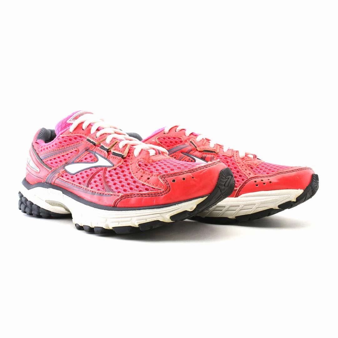 BROOKS ADRENALINE GTS 13 Brooks running footwear shots
