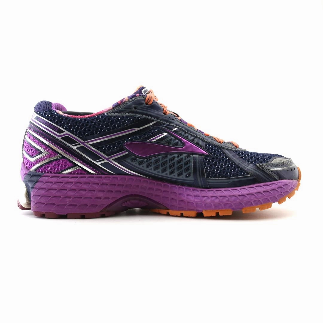 BROOKS ADRENALINE GTS 15 Brooks running footwear shots