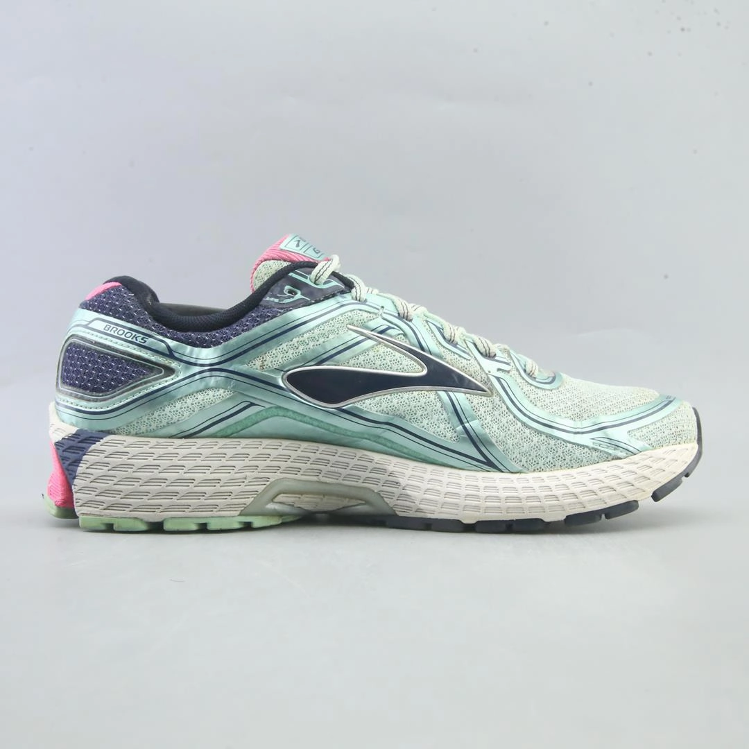 BROOKS ADRENALINE GTS 16 Brooks running shoe close-ups