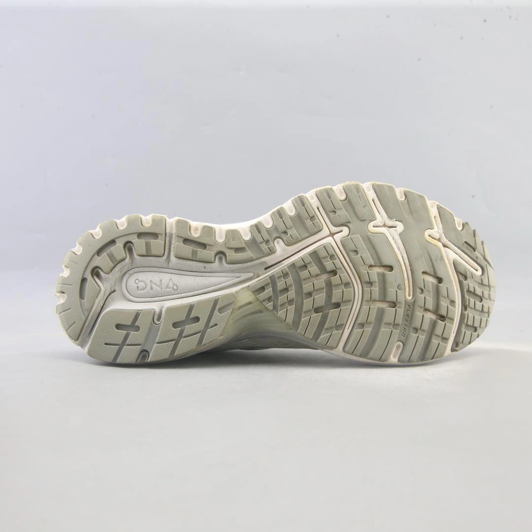 BROOKS ADRENALINE GTS 18 Brooks running footwear shots