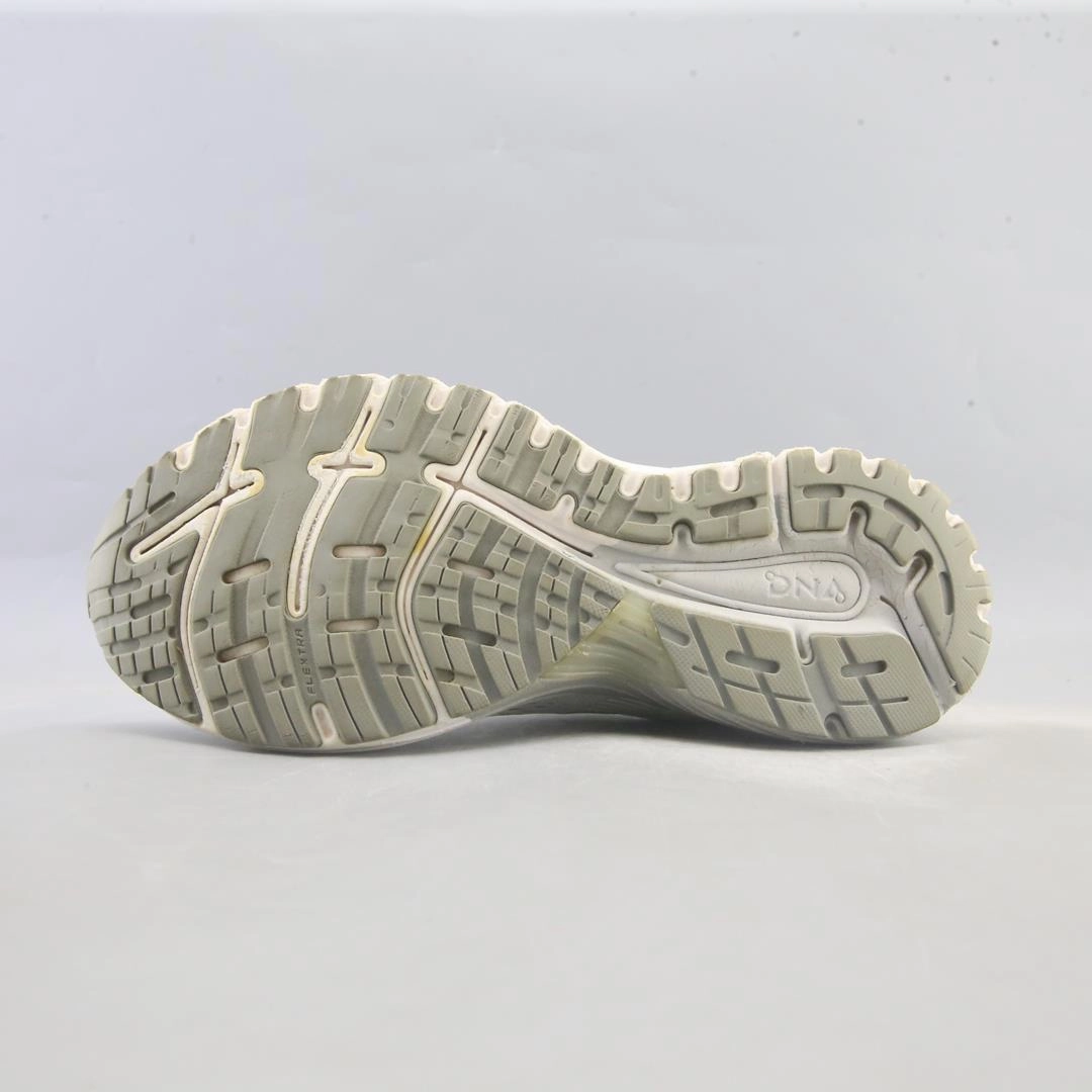 BROOKS ADRENALINE GTS 18 Brooks running footwear shots
