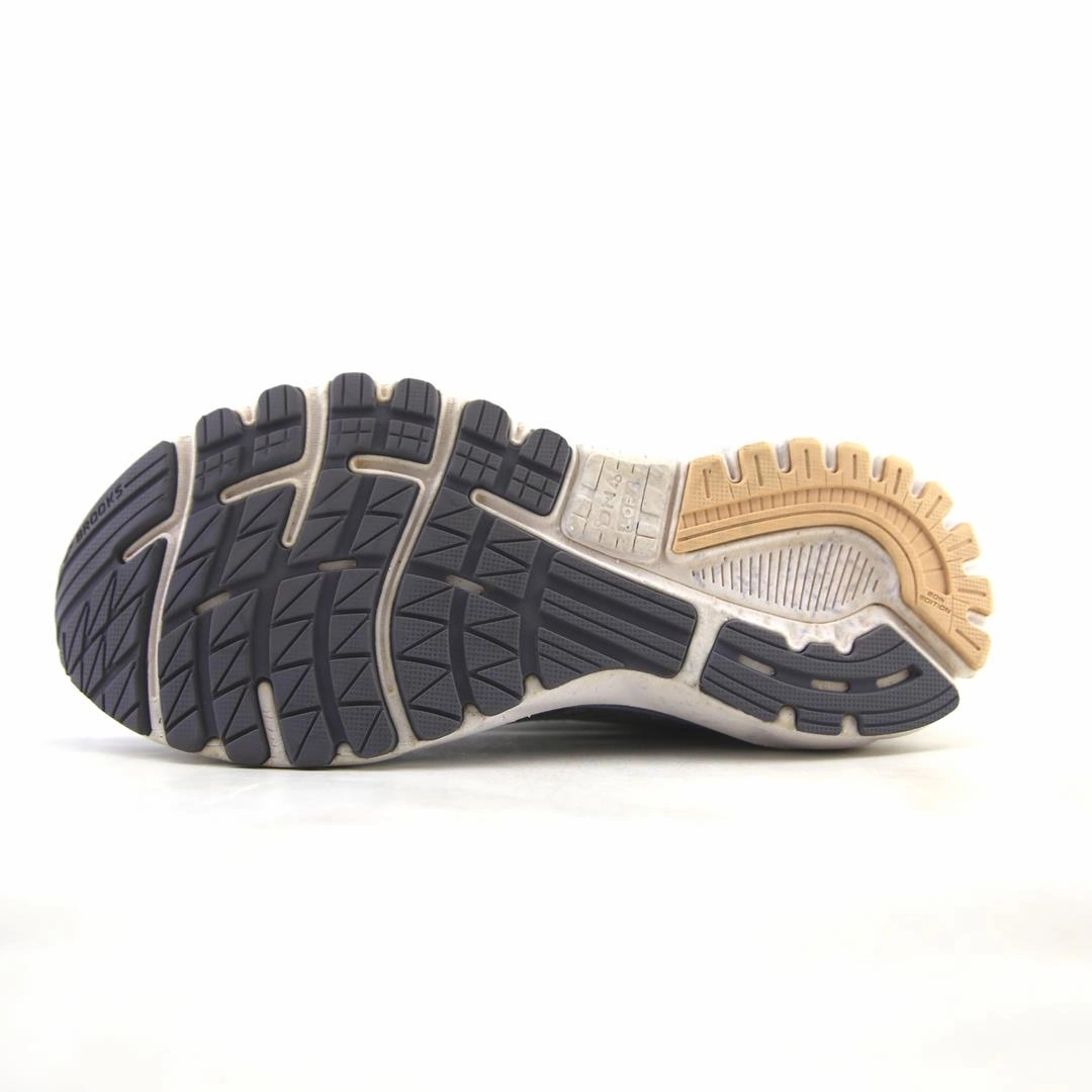 BROOKS ADRENALINE GTS 20 Brooks running footwear shots