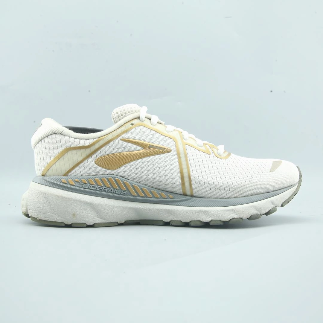 BROOKS ADRENALINE GTS 20 lightweight running shoe photos
