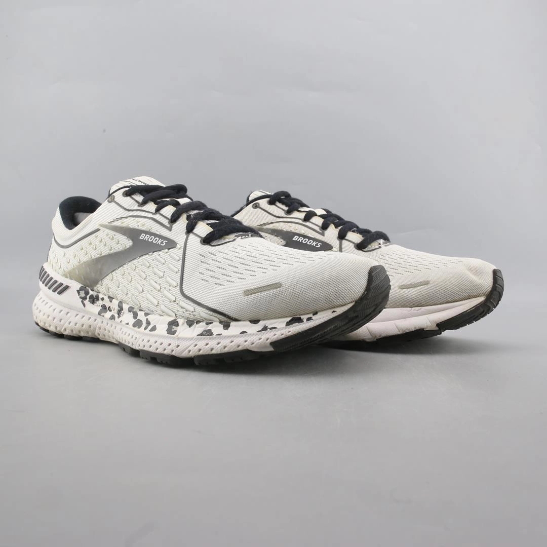 BROOKS ADRENALINE GTS 21 Brooks running shoe close-ups