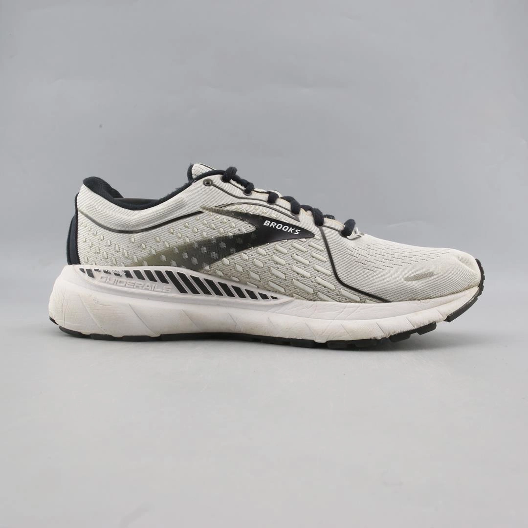 BROOKS ADRENALINE GTS 21 Brooks running shoe close-ups