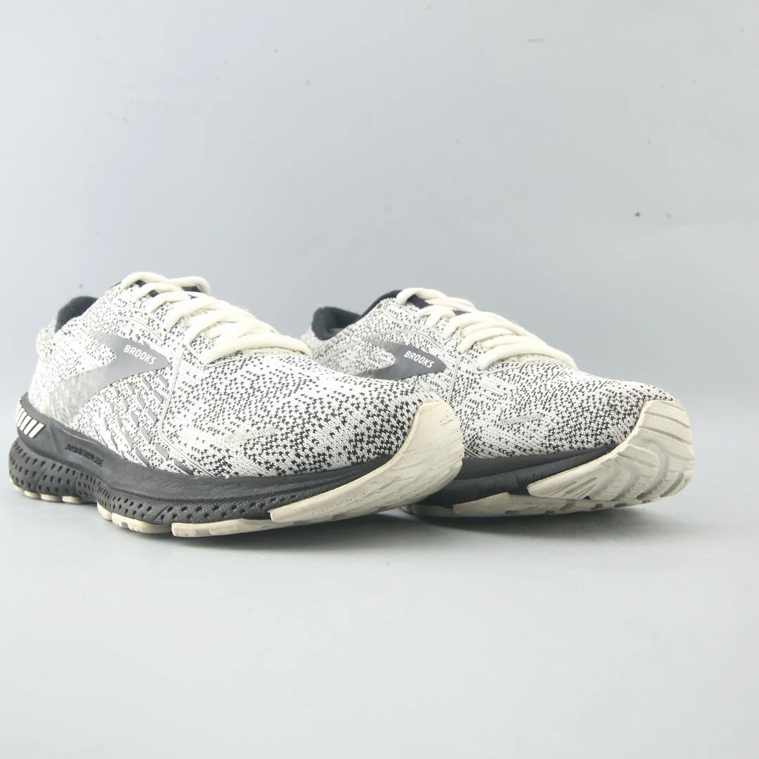 BROOKS ADRENALINE GTS 21 Brooks trainer design images