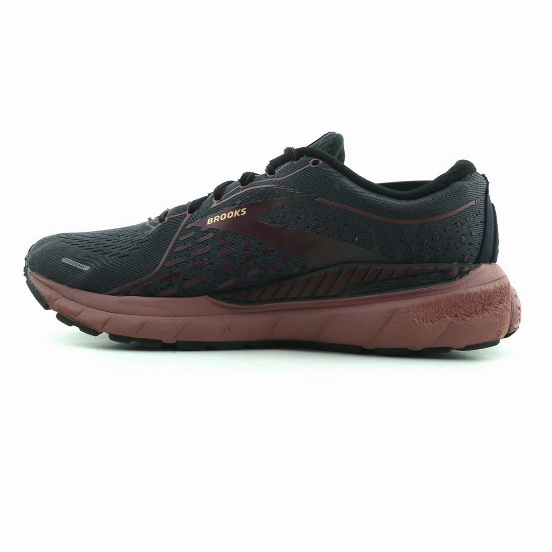 BROOKS ADRENALINE GTS 21 Brooks trainer design images