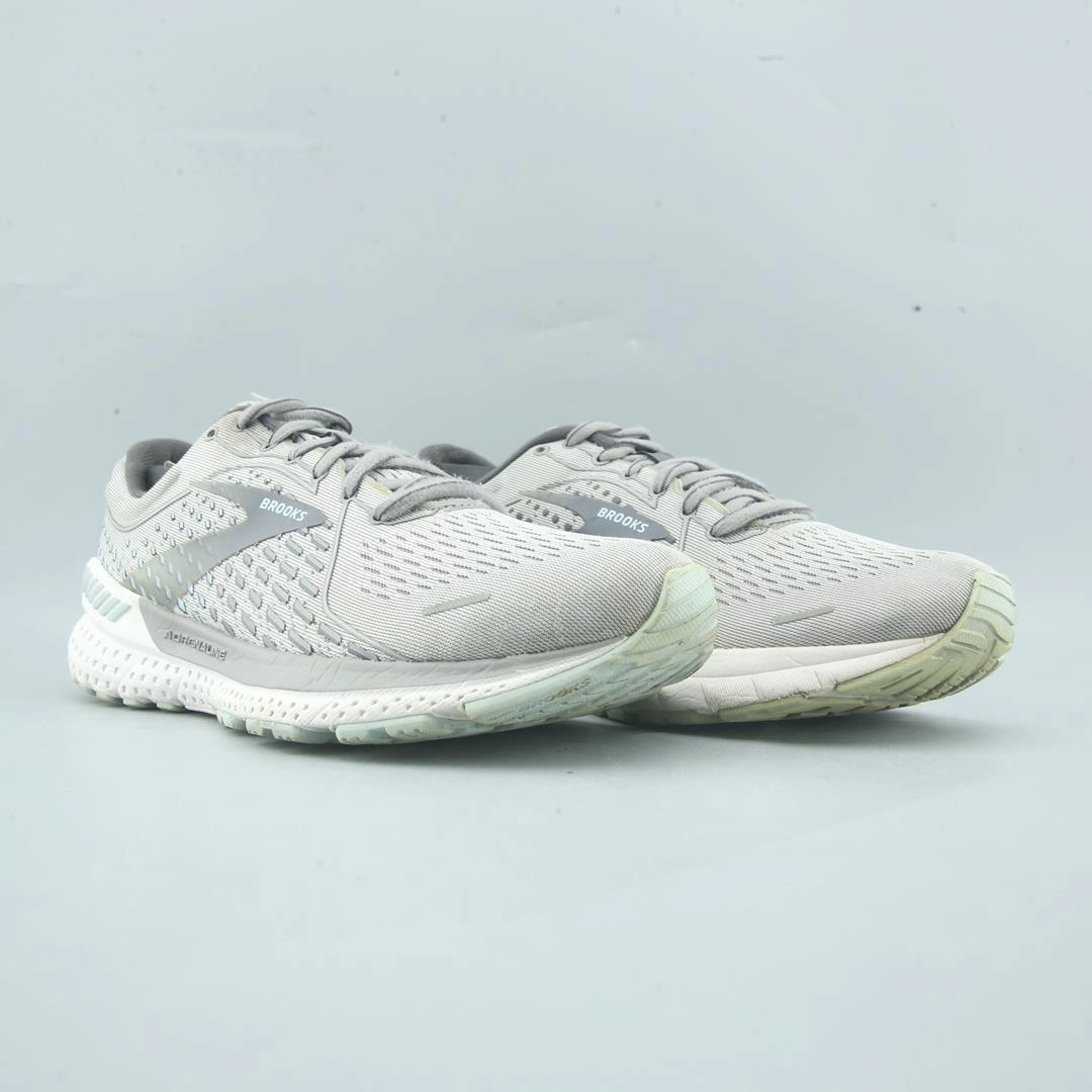 BROOKS ADRENALINE GTS 21 lightweight running shoe photos