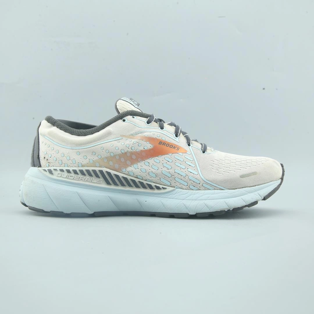 BROOKS ADRENALINE GTS 21 lightweight running shoe photos