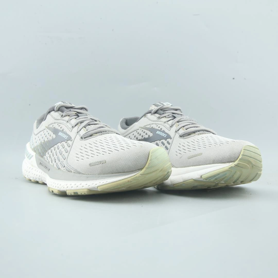 BROOKS ADRENALINE GTS 21 lightweight running shoe photos