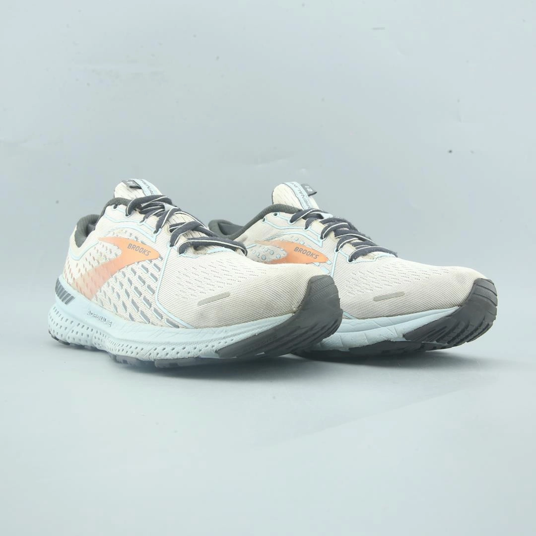 BROOKS ADRENALINE GTS 21 lightweight running shoe photos