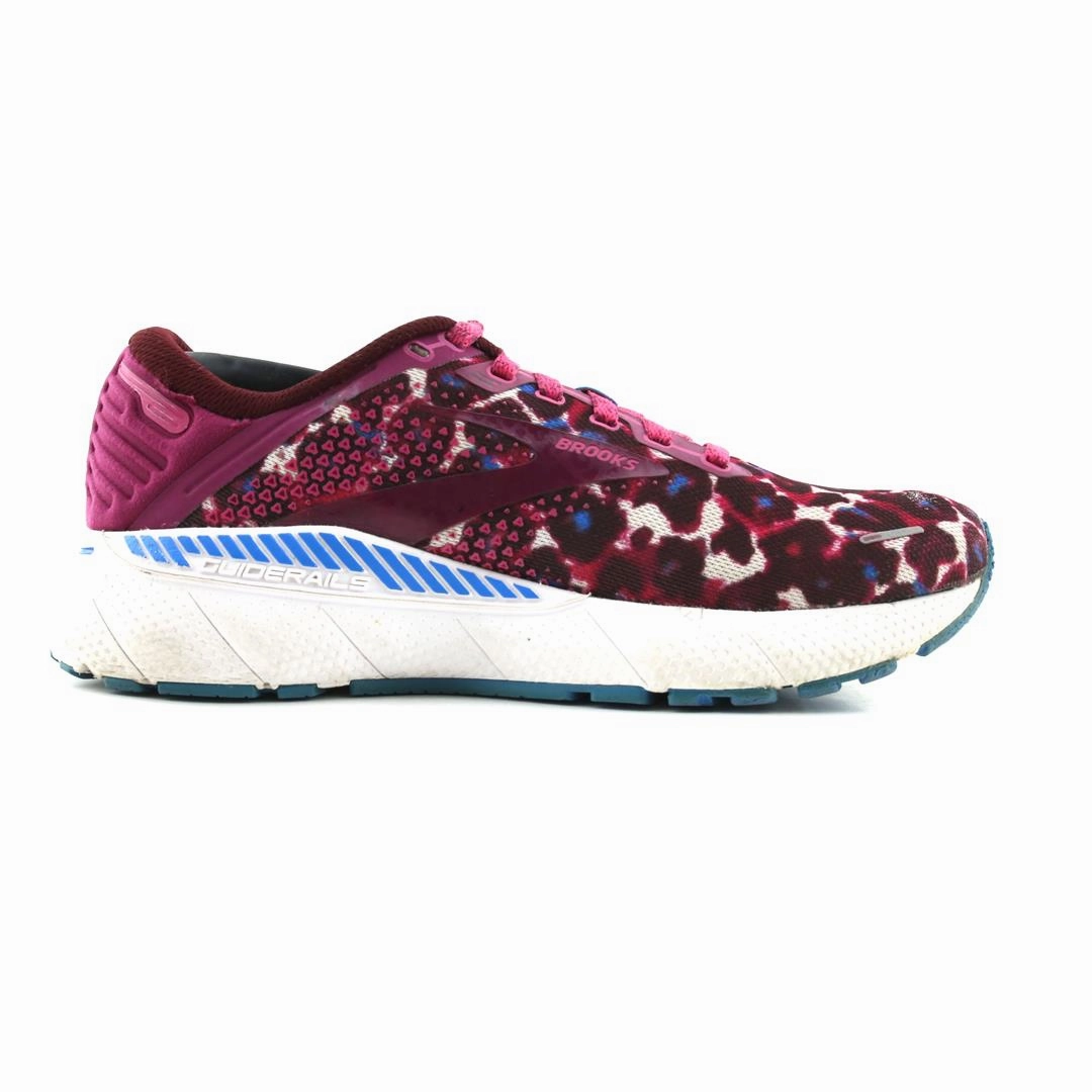 BROOKS ADRENALINE GTS 22 Brooks running shoe close-ups