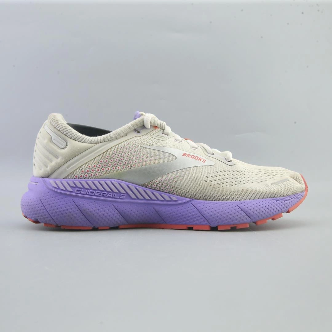 BROOKS ADRENALINE GTS 22 Brooks running shoe close-ups