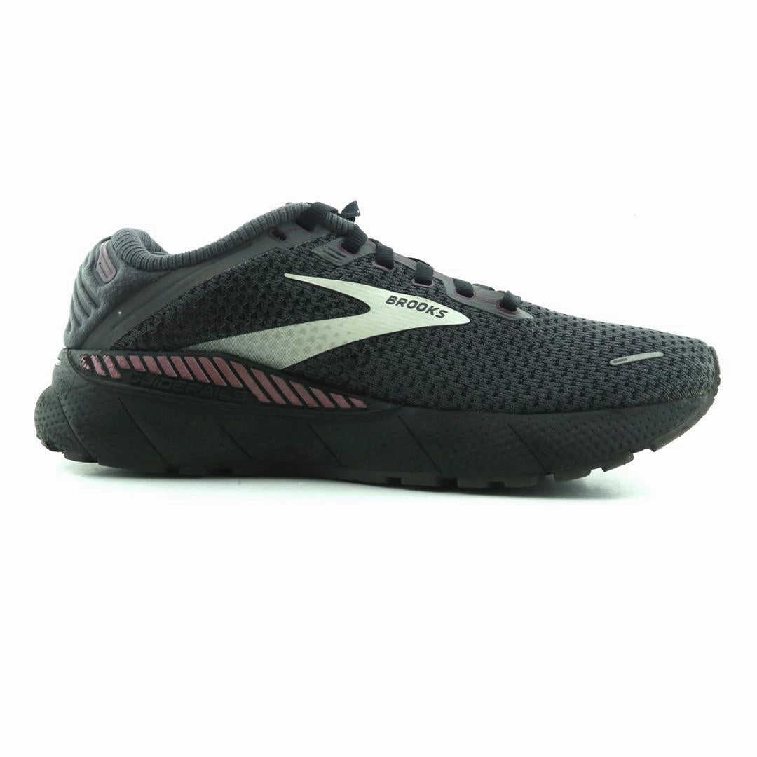 BROOKS ADRENALINE GTS 22 performance running shoe visuals