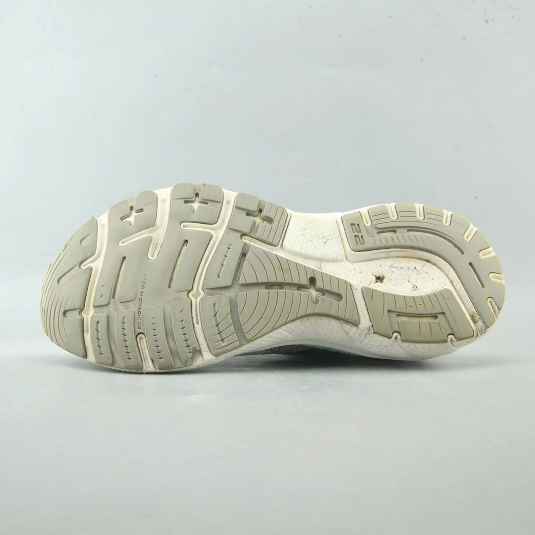 BROOKS ADRENALINE GTS 22 performance running shoe visuals