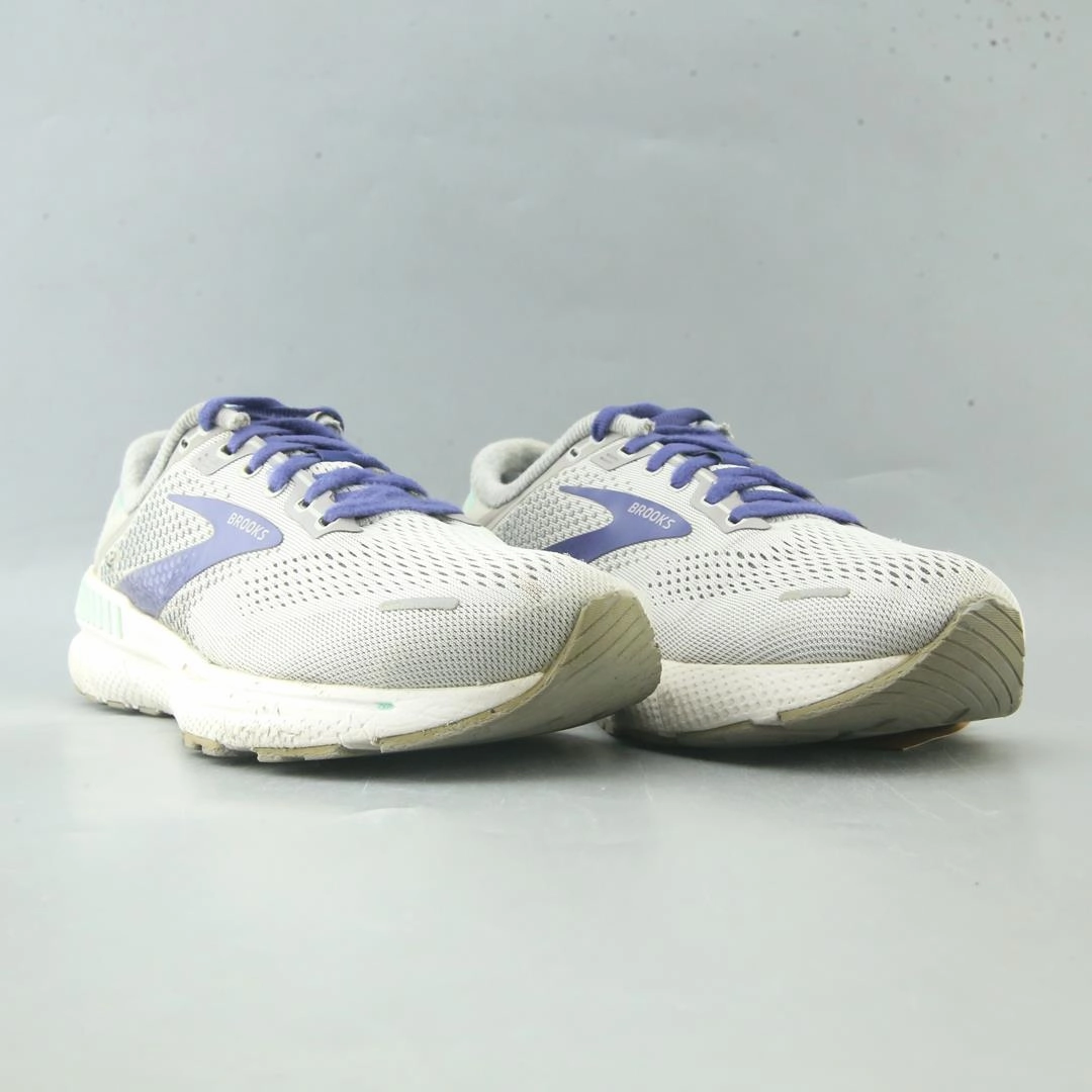 BROOKS ADRENALINE GTS 22 performance running shoe visuals