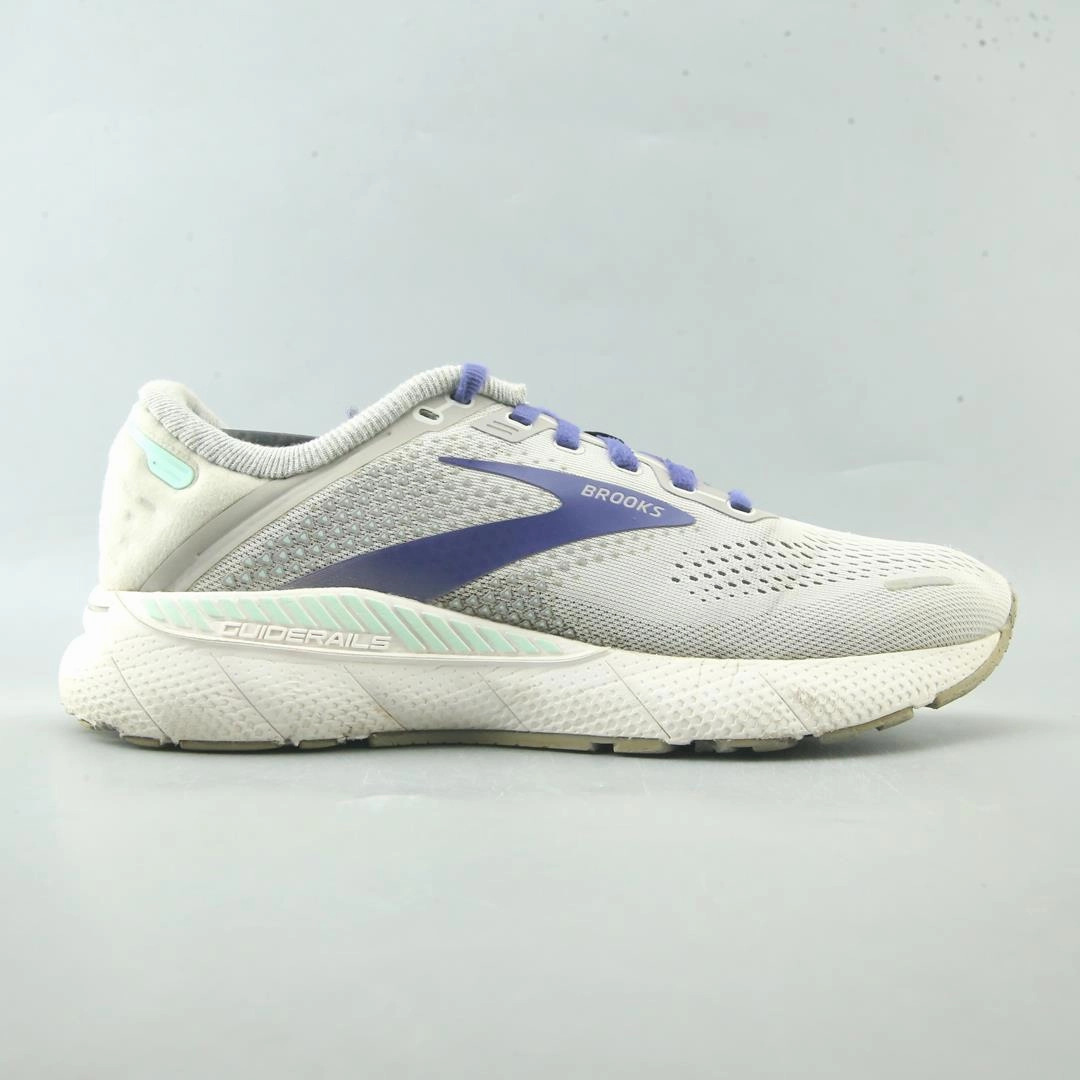 BROOKS ADRENALINE GTS 22 performance running shoe visuals