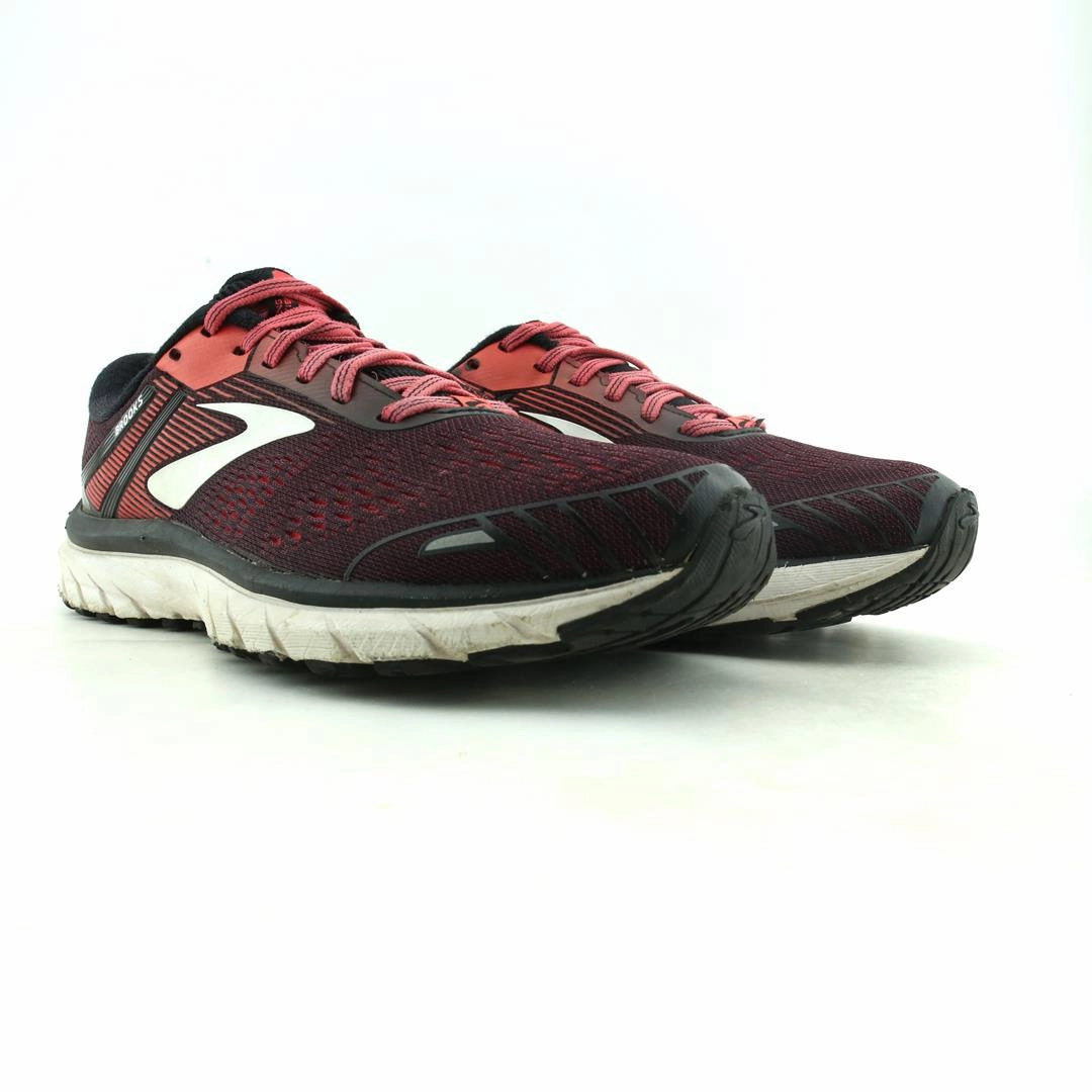 BROOKS DEFYANCE 11 Brooks running footwear shots