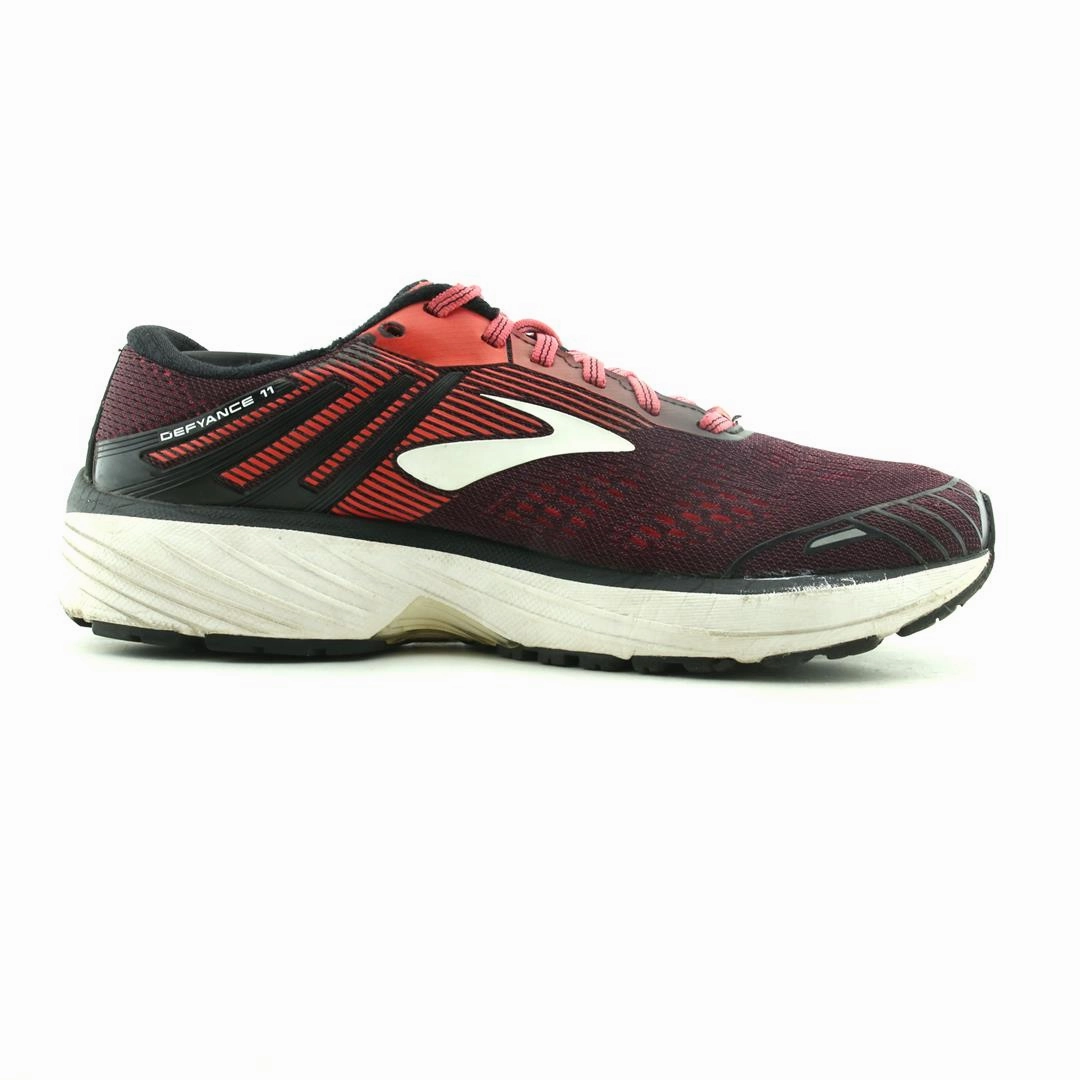 BROOKS DEFYANCE 11 Brooks running footwear shots