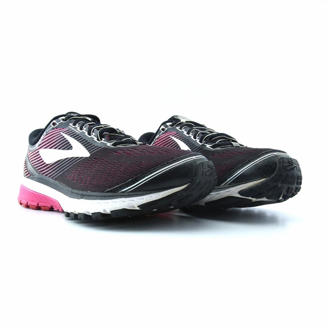 BROOKS GHOST 10 performance running shoe visuals