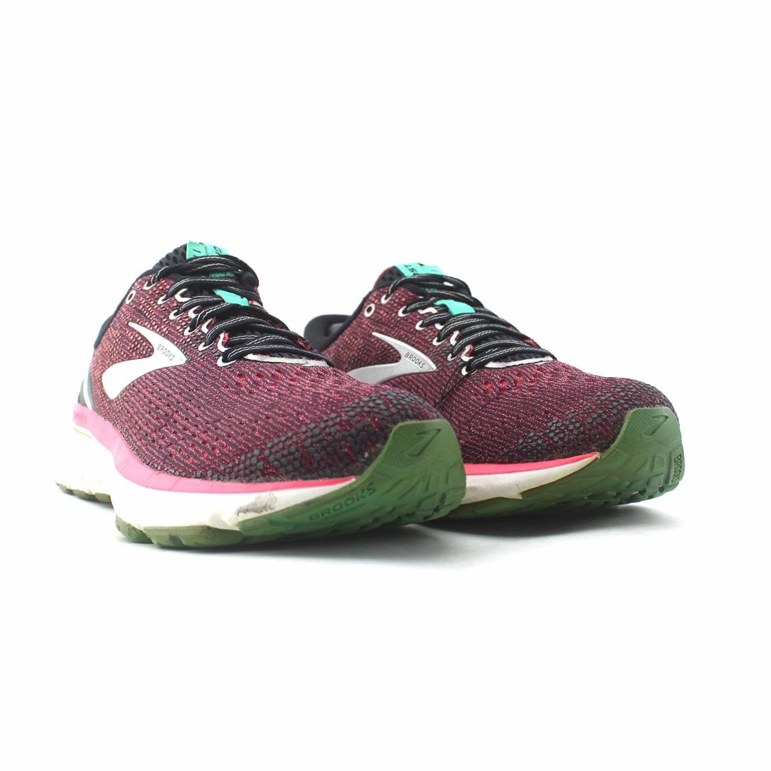 BROOKS GHOST 11 Brooks running shoe close-ups