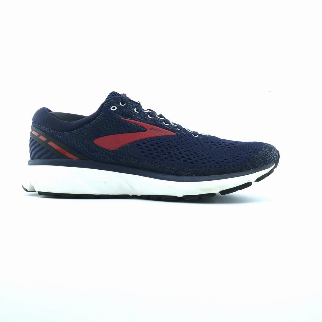 BROOKS GHOST 11 lightweight running shoe photos
